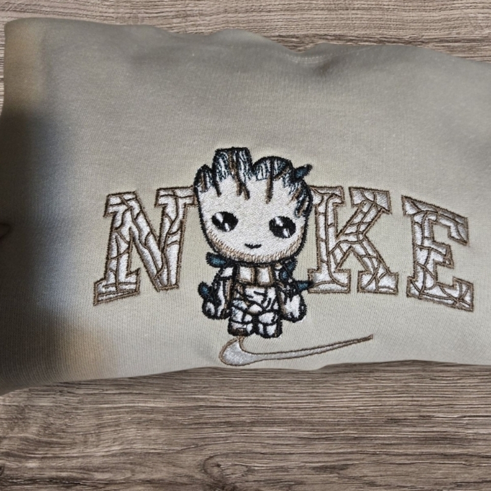 GROOT Cream Sweatshirt with Embroidered Character#Groot